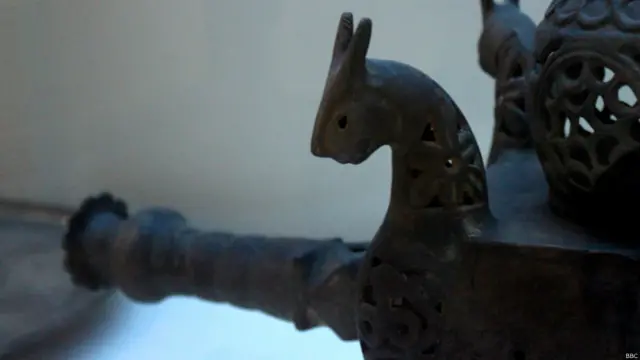  د افغانستان ملي موزیم له کورنیو جګړو مخکې تر سلو زرو پورې تاریخي اثار درلودل، چې اوس یې ایله ۳۰ زره پاتې دي.