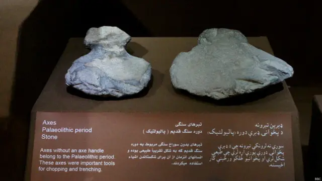 ملي موزیم کې ډبرین اثار هم نندارې ته ایښي، چې قدامت یې له تاریخه مخکې ( د مسیح له میلاده لس زره کاله مخکې ) زمانې ته رسيږي.