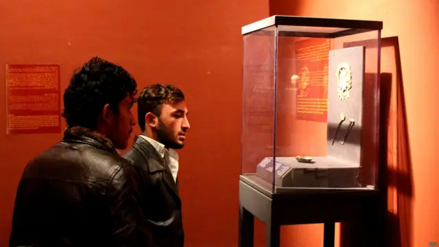 کابل موزیم ته افغانان او بهرنیان ورځي. د افغانانو لپاره د موزیم لیدو ټکټ بیه ۲۰ افغانۍ او د بهرنیانو لپاره ۱۰۰ افغانۍ ده.