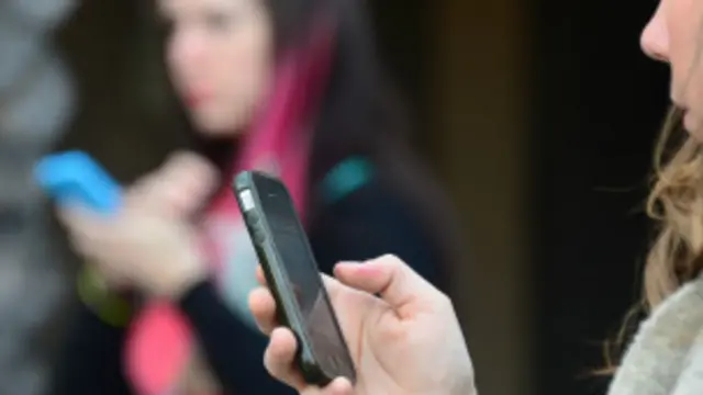 امید کی جا رہی ہے کہ پاکستان میں تھری جی کے لائسنس کی نیلامی اسی سال ہو جائے گی