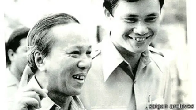 Tổng thống Thiệu (trái) và thư ký Hoàng Đức Nhã