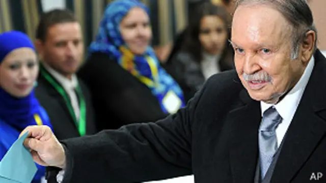 يؤدي بوتفليقة حاليا مهام فترة ولايته الثالثة