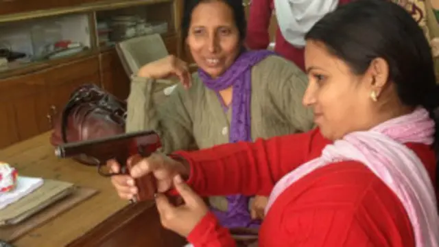 خواتین اس پستول کے ساتھ آپ ایک جولری کیس بھی خرید سکتی ہیں۔