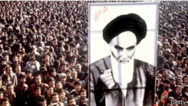 دی و بهمن هر سال، یادآور وقایع روزهای آخر حکومت محمدرضا شاه پهلوی و پیروزی انقلاب در ایران است