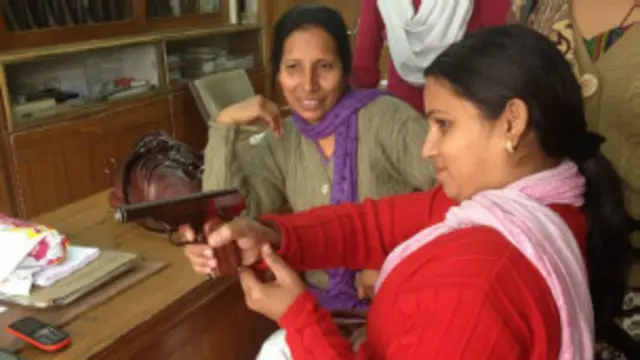 ඉන්දීය කාන්තා රැකවරණයට මෑතදී හඳුන්වා දුන් රිවෝල්වරය 