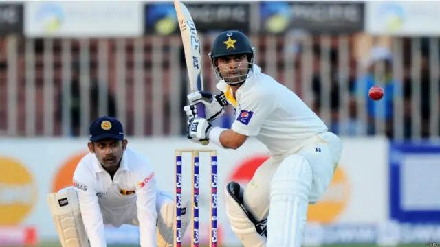 شارجہ میں کھیلے جانے والے تیسرے ٹیسٹ میچ کے دوسرے دن کے اختتام پر پاکستان نے سری لنکا کے خلاف پہلی اننگز میں بغیر کسی نقصان کے 19 رنز بنائے ہیں۔