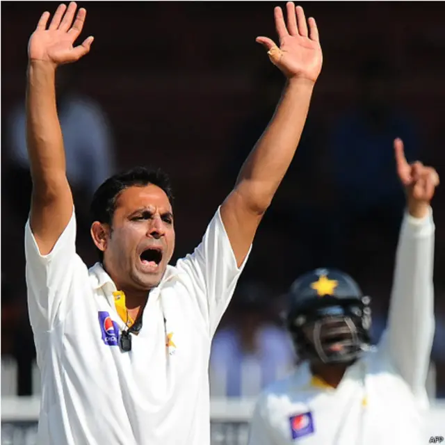 تیسرے ٹیسٹ میچ کے پہلے دن کھیل کے اختتام پر سری لنکا نے پاکستان کے خلاف پانچ وکٹوں کے نقصان پر 220 رنز بنائے تھے۔