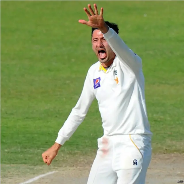 جمعرات کو شروع ہونے والے ٹیسٹ میچ میں سری لنکا نے ٹاس جیت کر پہلے بیٹنگ کرنے کا فیصلہ کیا تھا۔