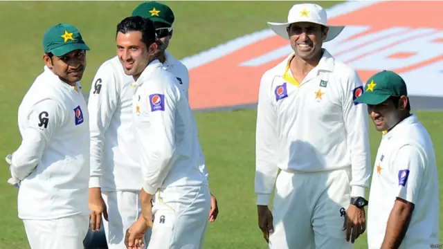 پاکستان کی جانب سے جنید خان نے تین، سیعد اجمل اور محمد طلحہ نے دو دو جب کہ عبدالرحمان نے ایک کھلاڑی کو آؤٹ کیا۔