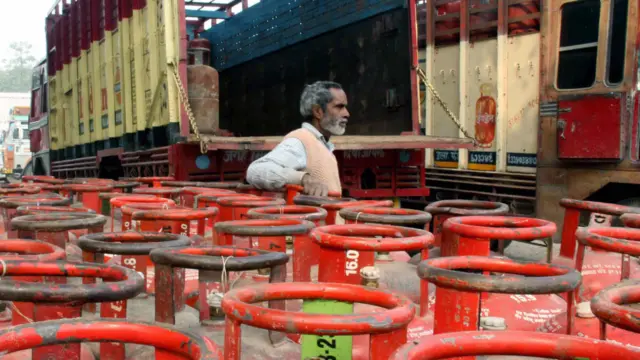 भारत में रसोई गैस का वितरण और उसकी कालाबाजारी