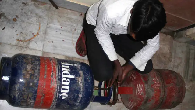 भारत में रसोई गैस का वितरण और उसकी कालाबाजारी