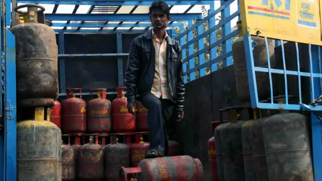 भारत में रसोई गैस का वितरण और उसकी कालाबाजारी