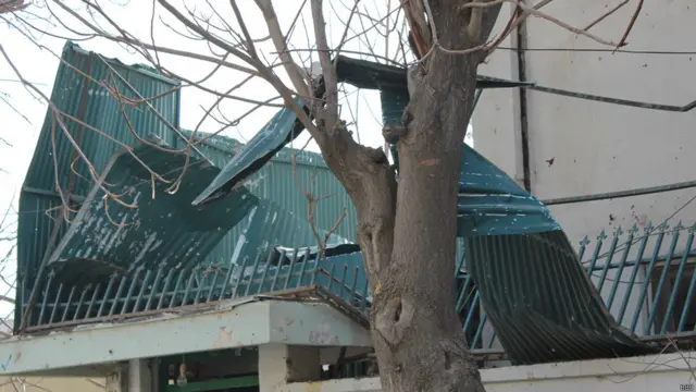 رسټورانټ ته څېرمه کورونه هم د چاودنو له کبله زیانمن شوي دي.