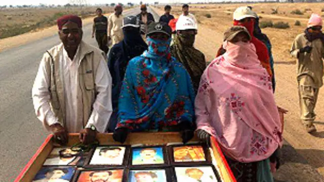 روجھان تحصیل کے علاقے شاہوالی میں دوست محمد مزاری نے مارچ کا استقبال کی