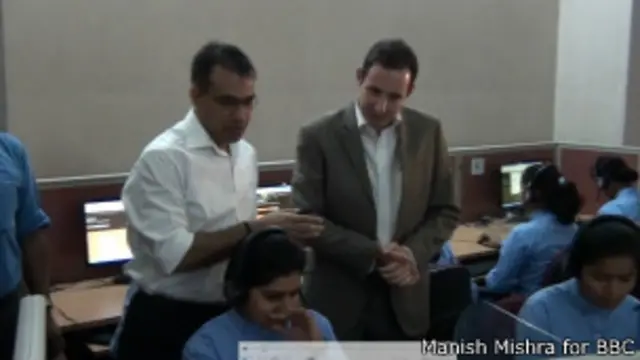 महिला पावर लाइन