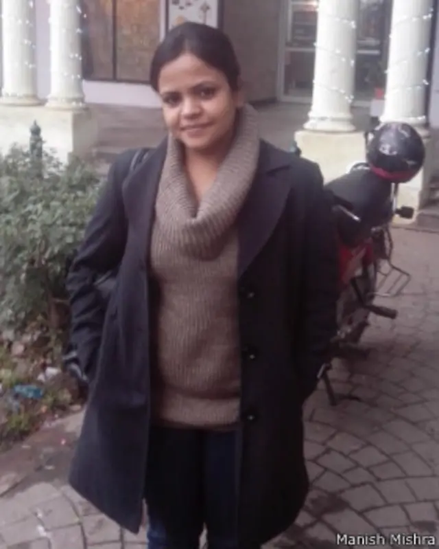 महिला पावर लाइन 