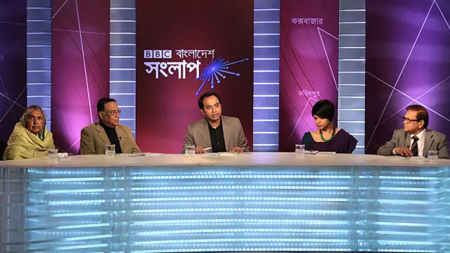 প্যানেল সদস্য বাঁ থেকে: কৃষিমন্ত্রী মতিয়া চৌধুরী, স্থপতি ইন্সটিটিউটের সাবেক সভাপতি মোবাশ্বের হোসেন, অনুষ্ঠান সঞ্চালক আকবর হোসেন, ব্র্যাক বিশ্ববিদ্যালয়ের শিক্ষক ড. সিউতি সবুর এবং বিএনপি জাতীয় স্থায়ী কমিটির সদস্য অবসরপ্রাপ্ত লে: জেনারেল মাহবুবুর রহমান। 