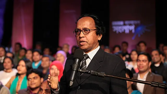 প্রশ্ন করছেন একজন দর্শক