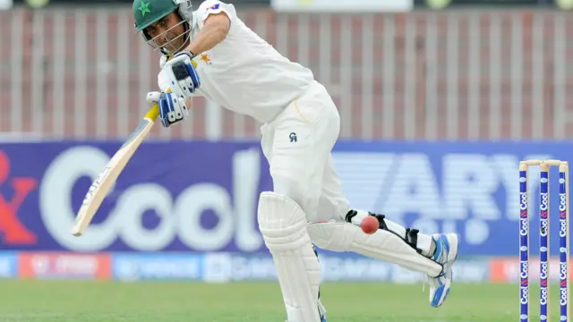 یونس خان نے اس اننگز میں صرف سترہ رنز بنائے جبکہ خرم منظور نے 52، اور اسد شفیق نے 18 رنز بنائے