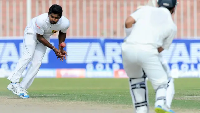 سری لنکا نے پاکستان کے خلاف پہلی اننگز میں نو وکٹوں کے نقصان پر 428 رنز بنا کر اننگز ڈکلئیر کر دی تھی