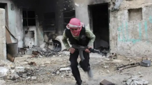 شام میں تین برس سے جاری خانہ جنگی میں ایک لاکھ سے زیادہ افراد ہلاک ہو چکے ہیں