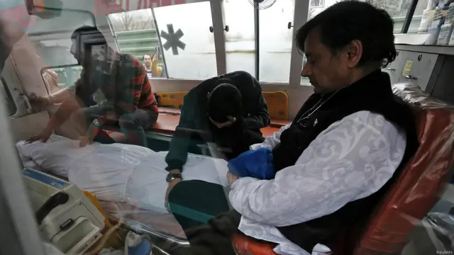 सुनंदा का अंतिम संस्कार