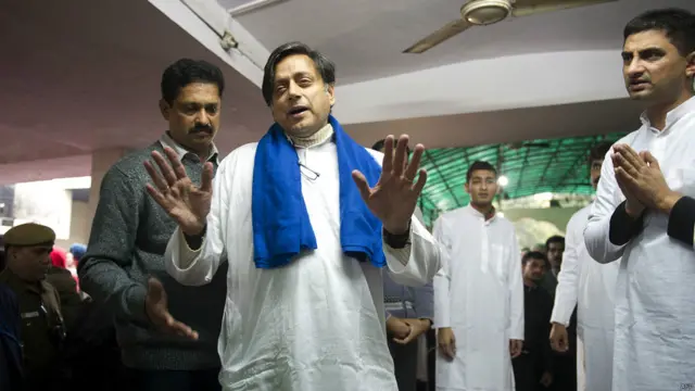 सुनंदा का अंतिम संस्कार