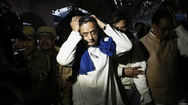 सुनंदा का अंतिम संस्कार