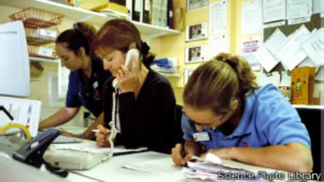 Превосходство женщин по части квалификации может не отражаться ни на их должности, ни на их зарплате.