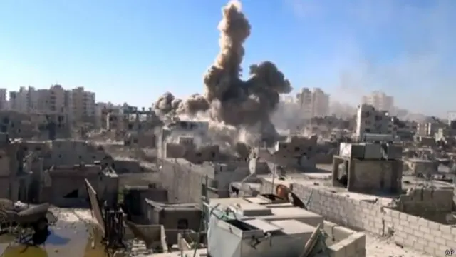 Barzeh, durante bombardeiros em setembro (AP)