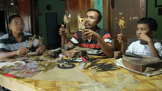 Tiga generasi pengrajin wayang kulit di Kepuhsari