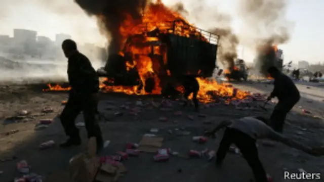 Koalisi Nasional Suriah sebelumnya mengancam akan menarik diri dari pertemuan kecuali Ban mencabut undangan ke Iran. 