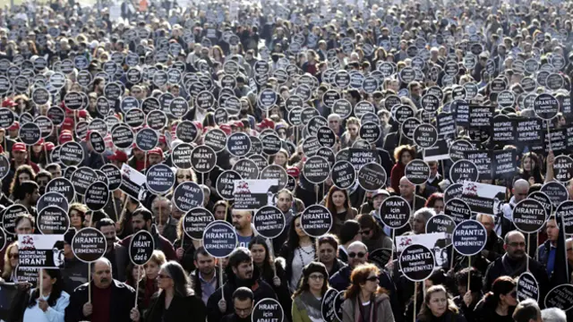 هتف المتظاهرون "كلنا هرانت دينك، كلنا أرمن"