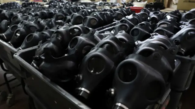 سيتوقف توزيع الأقنعة الواقية في إسرائيل بحلول فبراير/شباط.