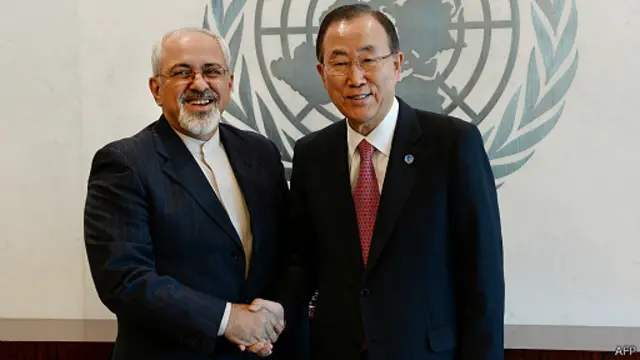 قال بان كي مون (يمين) إنه حصل على تأكيدات من ظريف
