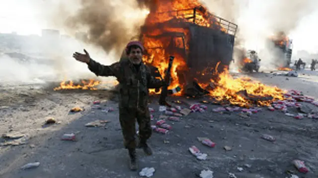 شام میں تین سال سے جاری خانہ جنگی میں اب تک ایک لاکھ سے زیادہ لوگ مارے جا چکے ہیں