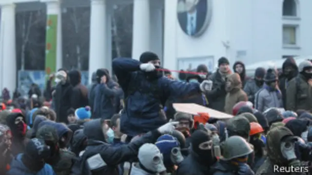 مترو بلاتوف کے ساتھ پیش آنے والے واقعے نے مظاہروں میں نئی شدت پیدا کر دی