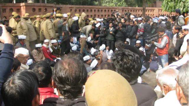 केजरीवाल का धरना