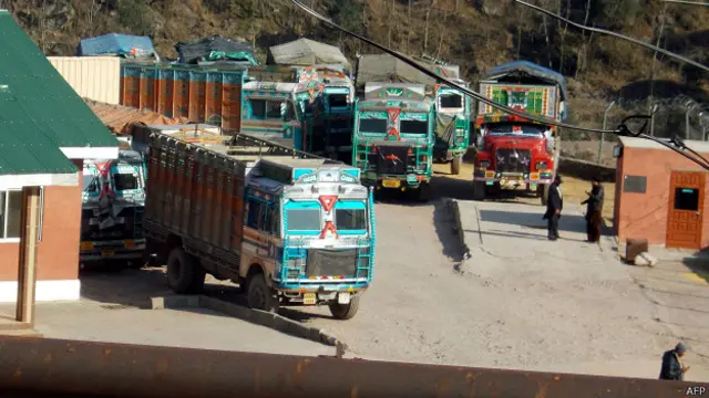 اگر تجارت معمول پر آجائے تو پاکستان پانچ سے چھ سالوں کے دوران پانچ ارب ڈالرز کی تجارت انڈیا کے ساتھ بڑھا سکتا ہے: خرم دستگیر خان