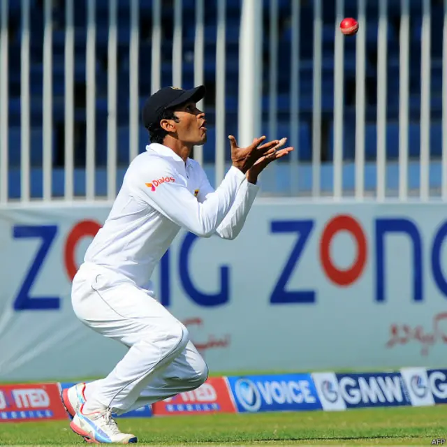 احمد شہزاد لکمل کی گیند پر کیچ آؤٹ ہوئے۔