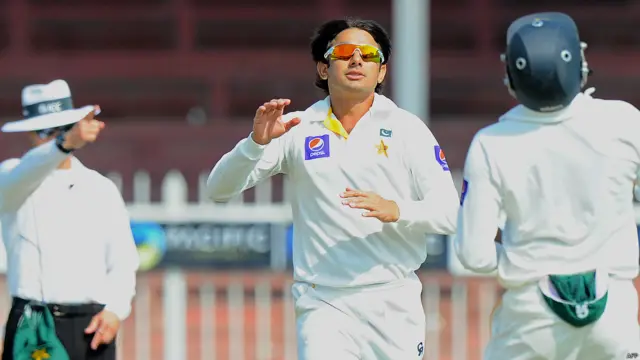 اس سے قبل سری لنکا کی دوسری ااننگز میں سعید اجمل نے تین کھلاڑیوں کو آؤٹ کیا۔ پہلی اننگز میں انہوں نے دو وکٹیں حاصل کی تھیں۔