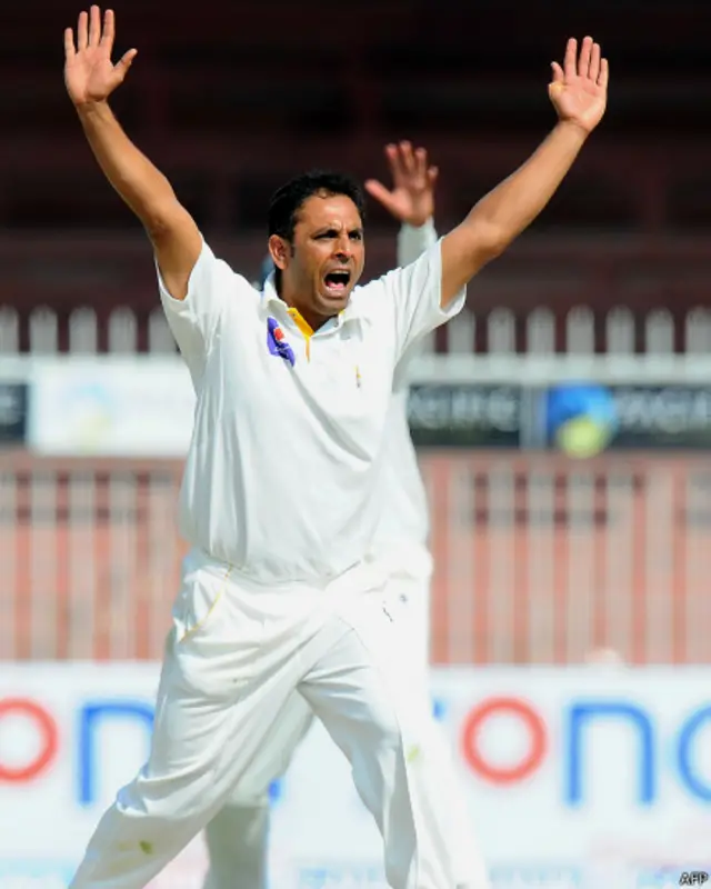 عبدالرحمٰن نے دوسری اننگز میں سری لنکا کے چار کھلاڑیوں کو آؤٹ کیا۔ پہلی اننگز میں وہ صرف ایک وکٹ حاصل کر سکے تھے۔