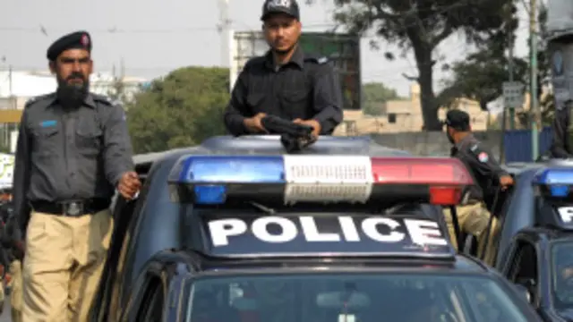 سرکار کی مدعیت میں دو نامعلوم ملزمان کے خلاف دائر مقدمے میں قتل کی نیت سے فائرنگ کرنے اور عوام میں دہشت پھیلانے کے علاوہ متنازعہ تحفظِ پاکستان آرڈیننس کی دفعات بھی شامل کی گئی ہیں