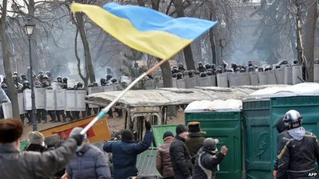 بدت بعض مناطق العاصمة كييف كما لو كانت ساحة قتال.