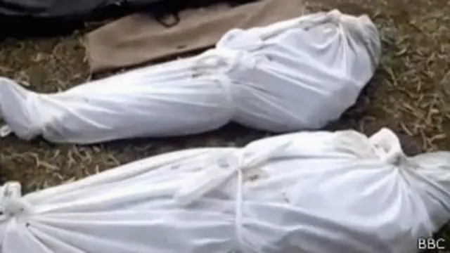 منظمات دولية تقول إن تنظيم الدولة الإسلامية في العراق والشام "داعش" يمارس الإعدامات.