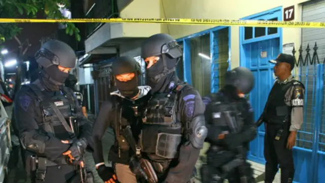 Rumah tersangka teroris di Surabaya, Jawa Timur.