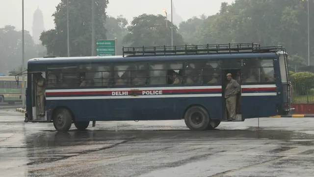 अरविंद केजरीवाल के धरना स्थल की तस्वीरें