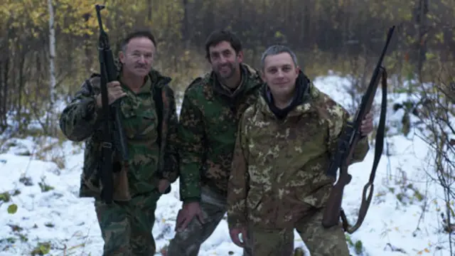 左起，乔治、贾斯廷和尤里一起去打猎