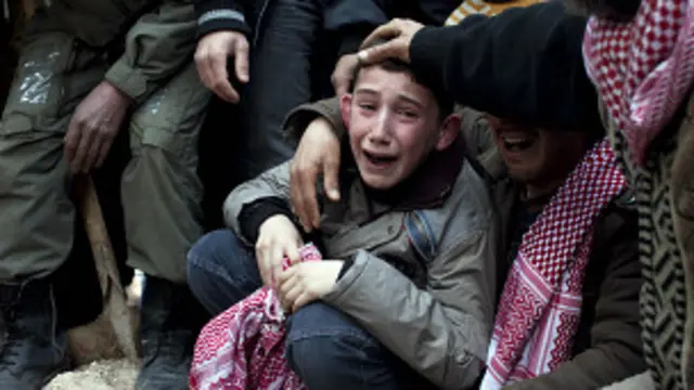 تین برسوں سے جاری خانہ جنگی میں دو لاکھ سے زیادہ شامی باشندے مارے جا چکے ہیں