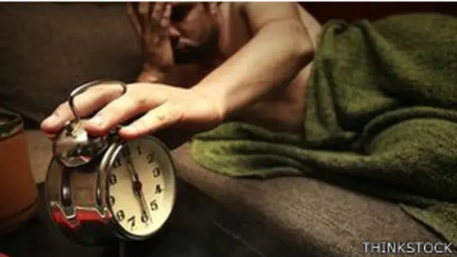 Hombre levantándose